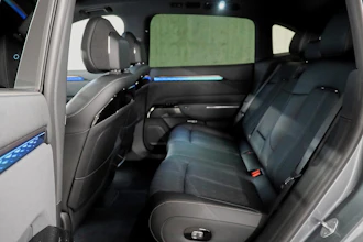 https://vehicle.imgix.net/4291561/a578140f-06f4-47d4-b4de-32650982627f.jpg