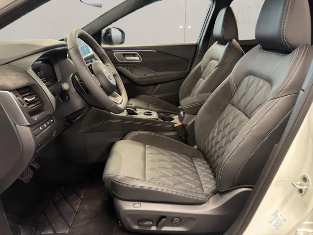 Nissan Qashqai 1.3 DIG-T Tekna+ 4x4