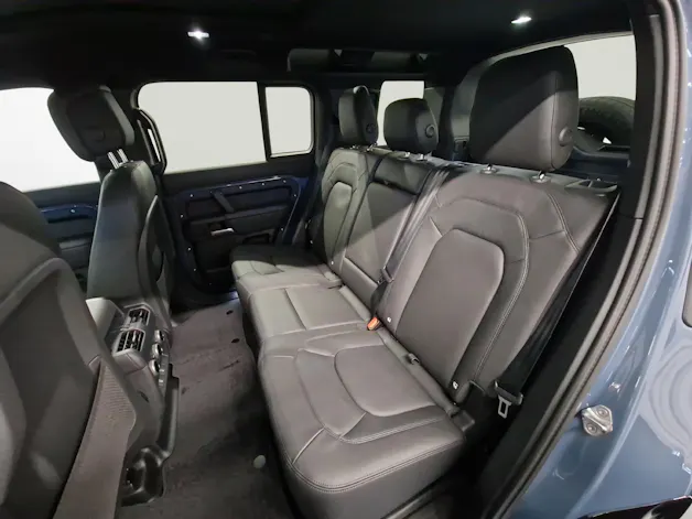 Land Rover Defender 110 2.0 P300e X-Dynamic HSE