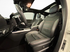 https://vehicle.imgix.net/4291946/2d3f6945-8793-46f0-82a2-d5d694d93a17.jpg