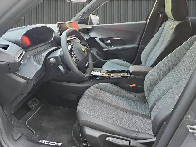 Peugeot 2008 1.2 mHY 110PS Allure