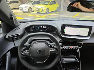 Peugeot 2008 1.2 mHY 110PS Allure