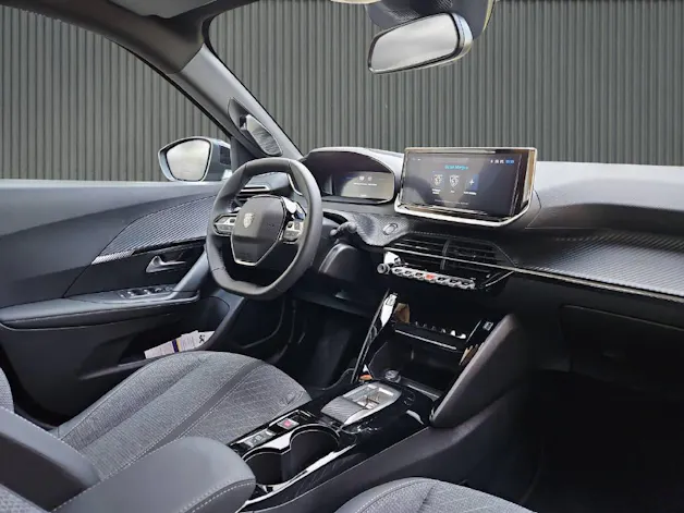 Peugeot 2008 1.2 mHY 110PS Allure