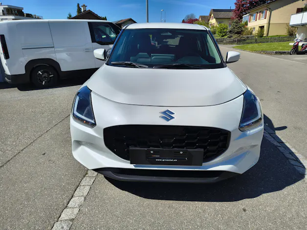 Suzuki Swift 1.2 Sakura Hybrid
