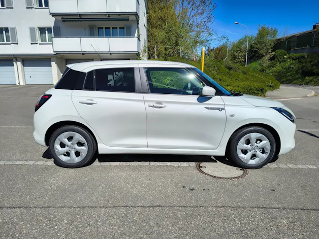 Suzuki Swift 1.2 Sakura Hybrid