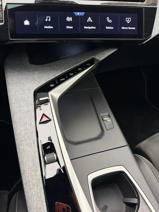 PEUGEOT 5008 1.6 PHEV GT