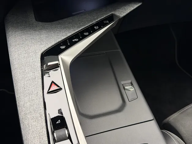 PEUGEOT 5008 1.6 PHEV GT