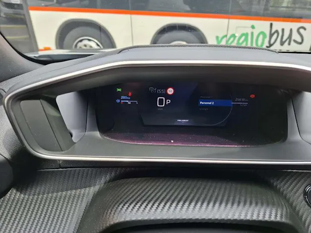 Peugeot 2008 1.2 Hybrid 145 GT