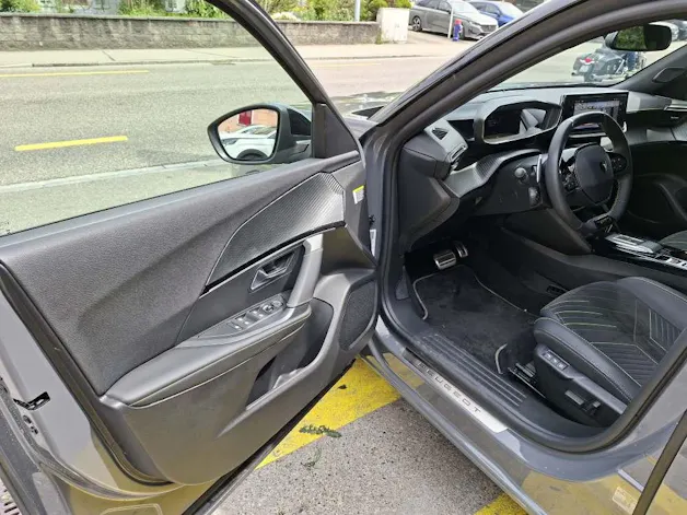 Peugeot 2008 1.2 Hybrid 145 GT