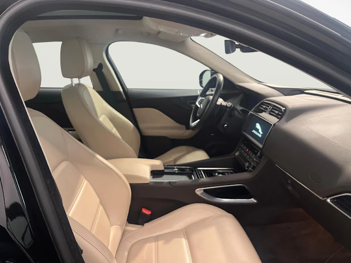 image du véhicule JAGUAR F-PACE