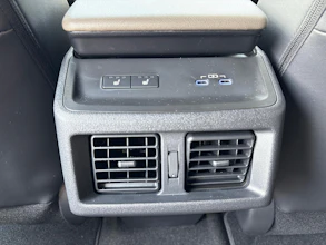 https://vehicle.imgix.net/4292424/462b70e3-0742-4557-87fd-b466130c5b02.jpg