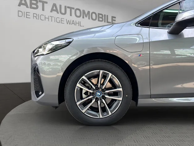 BMW 225e xDrive paddles Active Tourer