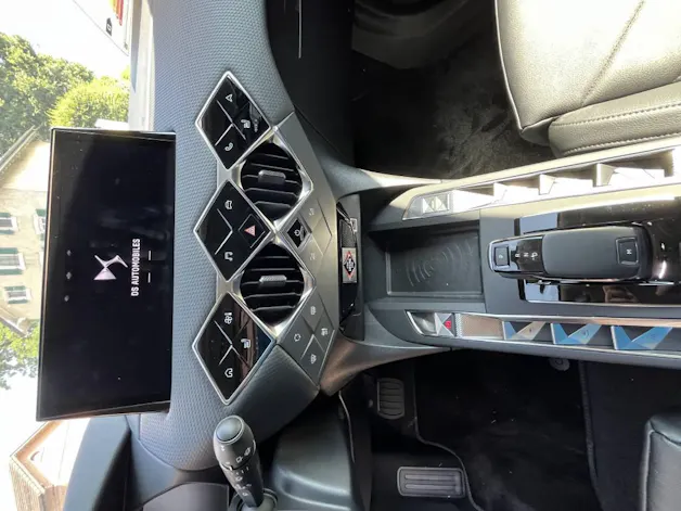 DS Automobiles 3 Crossback 1.2 Hybrid Diva