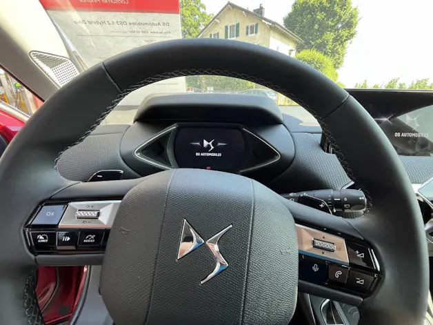 DS Automobiles 3 Crossback 1.2 Hybrid Diva