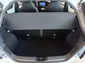 https://vehicle.imgix.net/4292672/f0a84801-2c08-4552-8352-1b6314f3a6dc.jpg