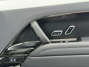 https://vehicle.imgix.net/4292725/e5eff525-6212-473d-86d0-f6f85d259583.jpeg