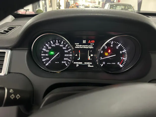 Land Rover Discovery Sport 2.0 Si4 HSE Luxury AT9