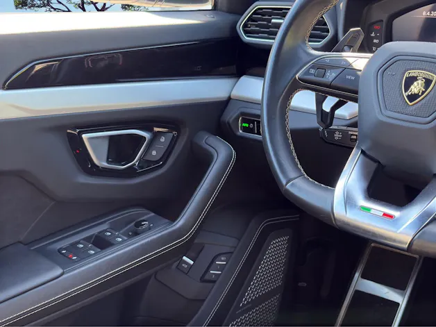 Lamborghini Urus E-Gear