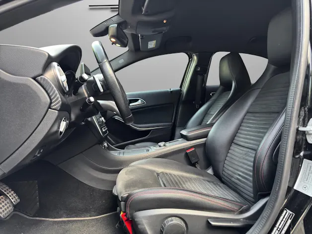 Mercedes-Benz A 180 AMG Line 7G-DCT