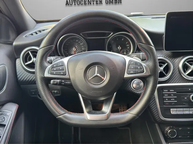 Mercedes-Benz A 180 AMG Line 7G-DCT