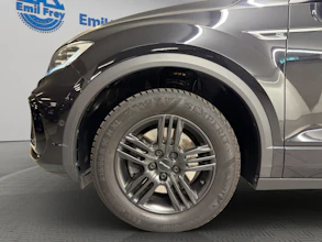 https://vehicle.imgix.net/4293388/061e25bb-602f-4a74-98e4-792bc67653d7.jpg