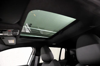 https://vehicle.imgix.net/4293464/cc8e512e-d65e-4a30-bcc3-60ea0382a7d7.jpg