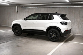 https://vehicle.imgix.net/4293464/f8465074-8d36-4566-952c-629d071f35cf.jpg