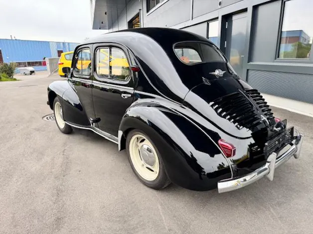 Renault 4CV Champs Elysses