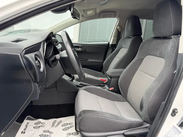 Toyota Auris Touring Sports 1.8 HSD Trend