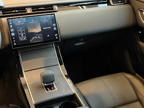 image du véhicule LAND ROVER Range Rover Velar 2.0 P400e Dynamic SE