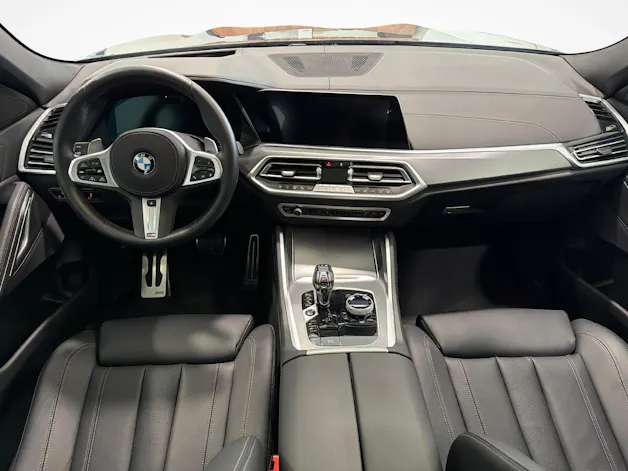 BMW X6 M50i