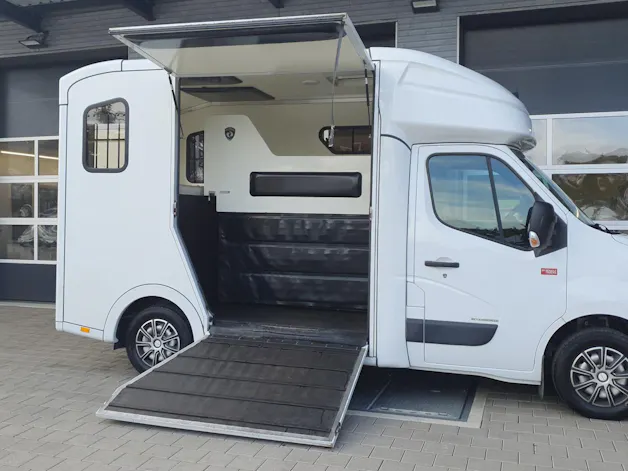 Renault Master 3.5 t 2.3 dCi 165 Pferdetransporter Paragana Interhorse