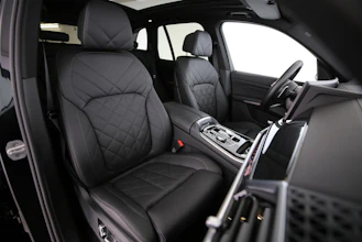 https://vehicle.imgix.net/4294394/38c351e3-7af7-4743-b310-0202a7985376.jpg