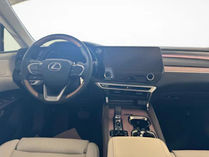 https://vehicle.imgix.net/4294458/638db9d8-91b9-4712-9cd2-b0138e17c905.jpg