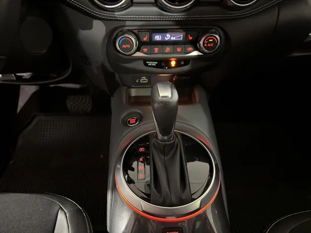 Nissan Juke 1.0 DIG-T tekna DCT