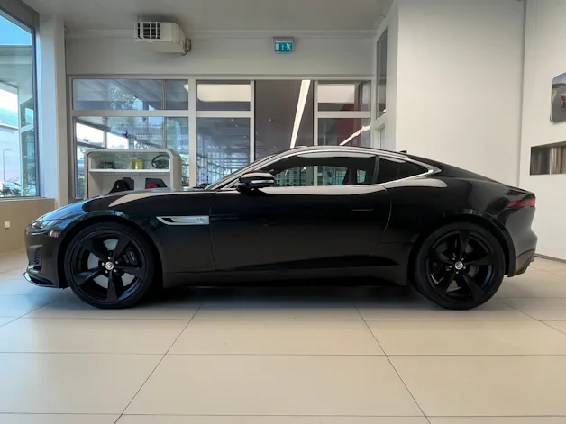 Jaguar F-Type Coupé 5.0 V8 R-Dynamic Black Automatik AWD