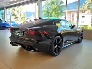 Jaguar F-Type Coupé 5.0 V8 R-Dynamic Black Automatik AWD