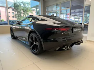 Jaguar F-Type Coupé 5.0 V8 R-Dynamic Black Automatik AWD