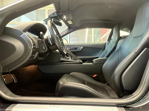 Jaguar F-Type Coupé 5.0 V8 R-Dynamic Black Automatik AWD