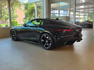 Jaguar F-Type Coupé 5.0 V8 R-Dynamic Black Automatik AWD