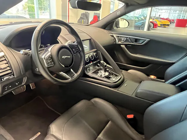 Jaguar F-Type Coupé 5.0 V8 R-Dynamic Black Automatik AWD
