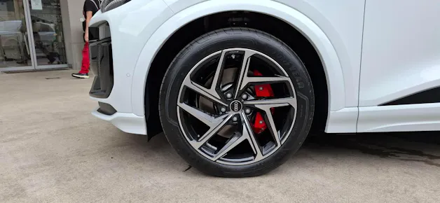 Audi SQ6 e-tron quattro