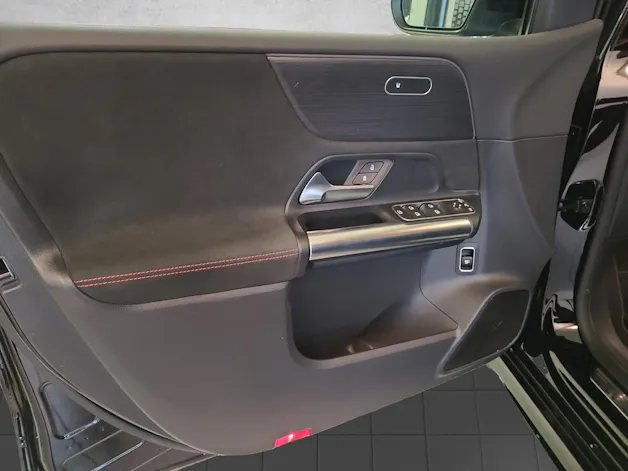 Mercedes-Benz B-CLASS W247 B 220 AMG Line 4
