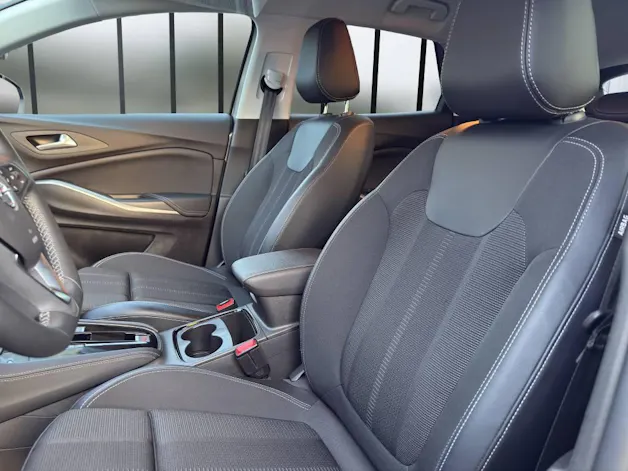 Opel Grandland 1.6 Hybrid Elegance Automatik