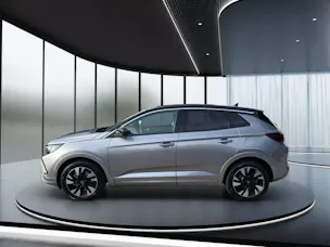 Opel Grandland 1.6 Hybrid Elegance Automatik