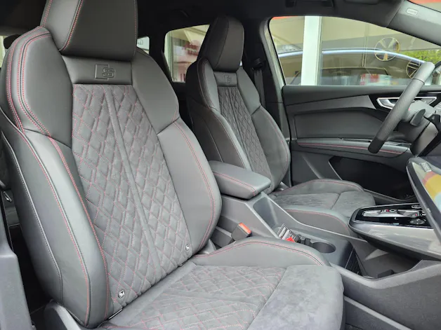 Audi Q4 e-tron 45 Edition Swiss Ski quattro