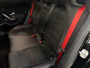 Mercedes-Benz CLA 35 4M - AMG / Multibeam LED / Rückfahrkamera / Panorama-Dach