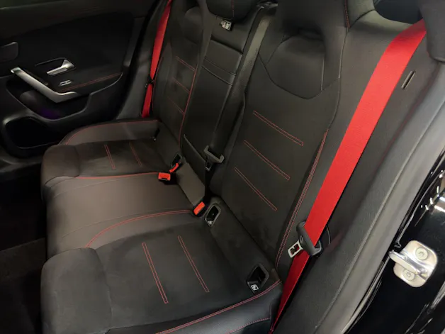 Mercedes-Benz CLA 35 4M - AMG / Multibeam LED / Rückfahrkamera / Panorama-Dach