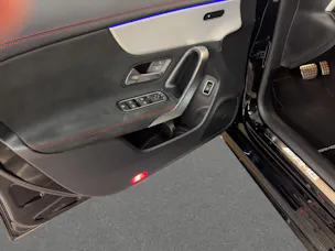 Mercedes-Benz CLA 35 4M - AMG / Multibeam LED / Rückfahrkamera / Panorama-Dach