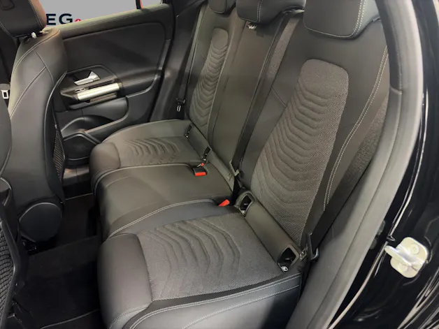 Mercedes-Benz GLA 200 - Progressive / Rückfahrkamera / Spiegel-Paket / Winter-Paket / AHK